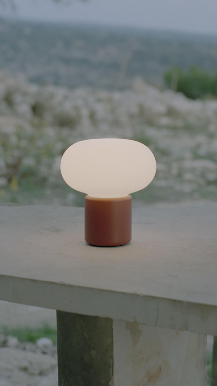 New Works Karl-Johan tafellamp LED oplaadbaar Cold Black