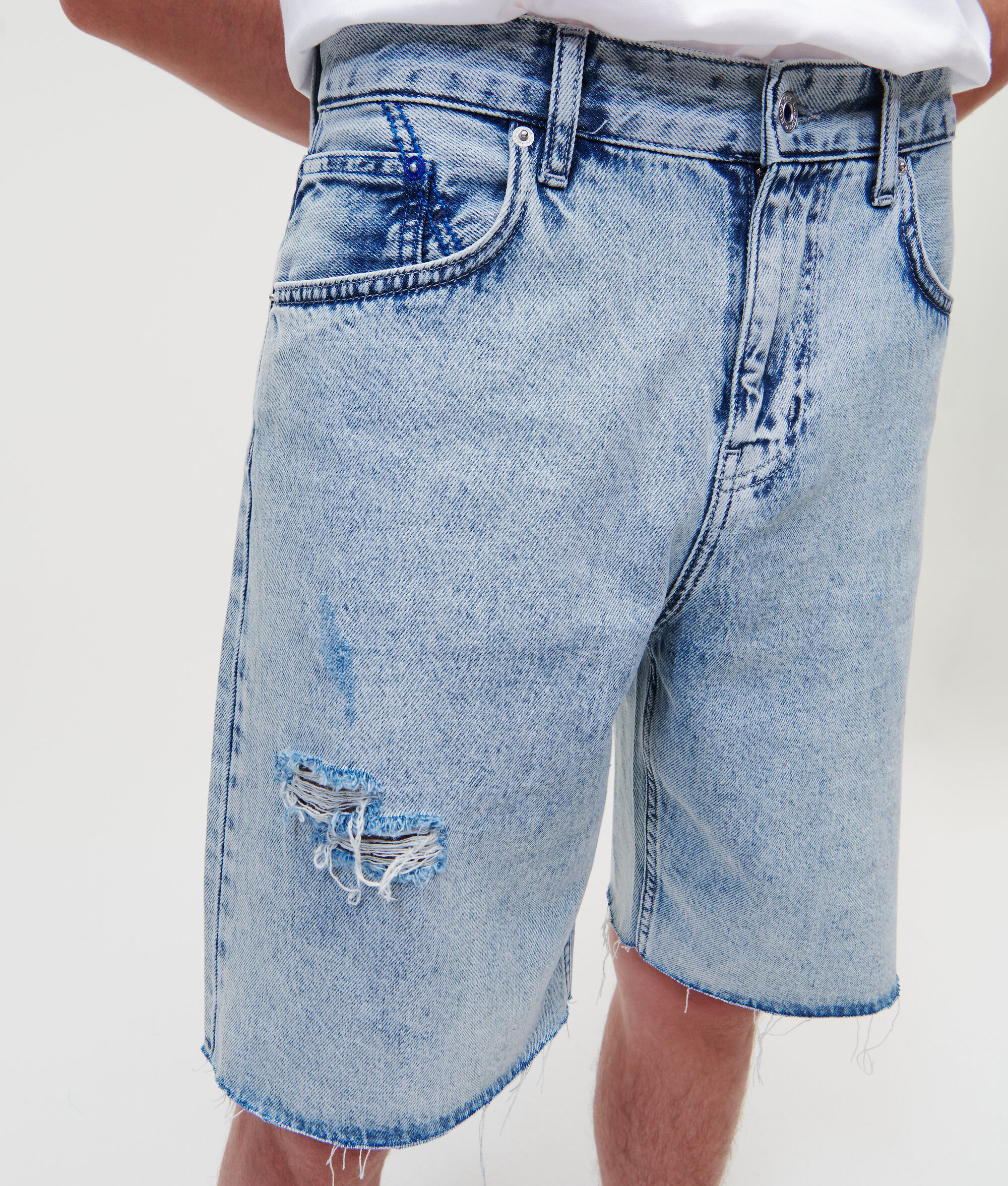 SHORT EN JEAN EFFET USÉ DÉCONTRACTÉ