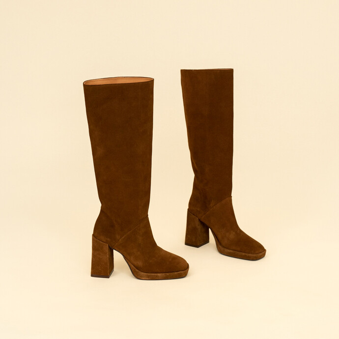 Bottes à talons hauts et bouts carrés  en croute cognac