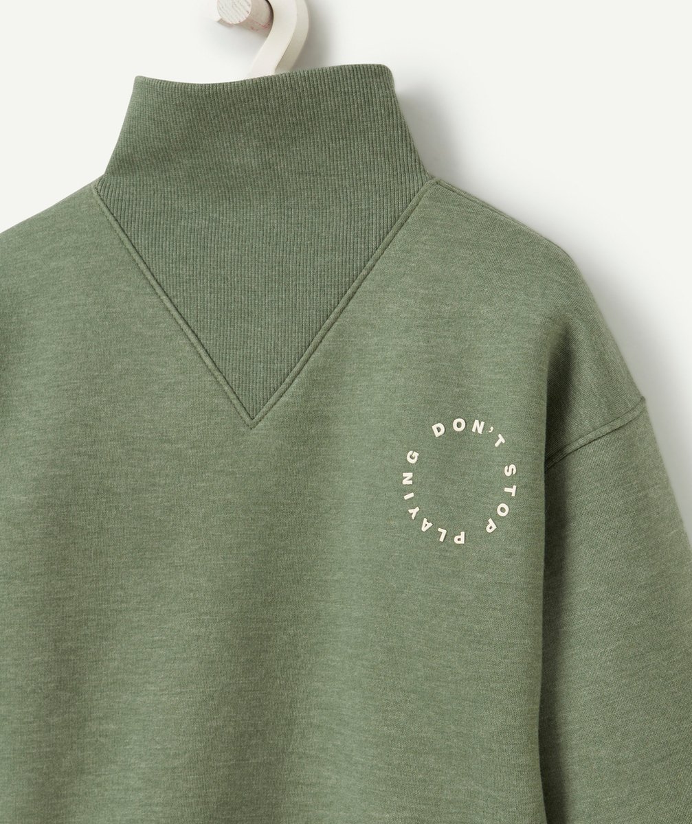 SWEAT GARÇON EN FIBRES RECYCLÉES VERT AVEC COL MONTANT