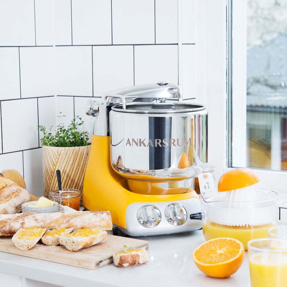 AKM 6230 kjøkkenmaskin med iskremmaskin, sunbeam yellow