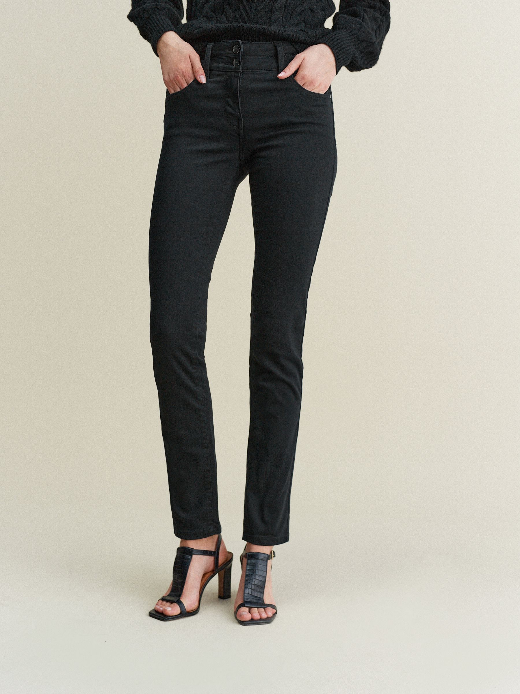 Zwart - Figuurvormende slim jeans