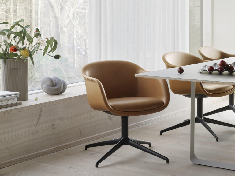 Muuto Fiber Conference vergaderstoel re-wool 108