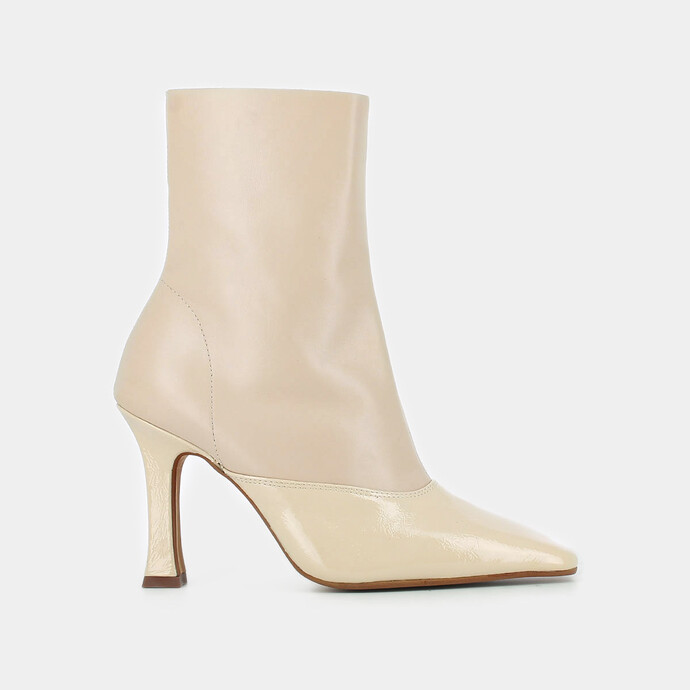Bottines à talons et bouts carrés  en cuir et vernis ivoire