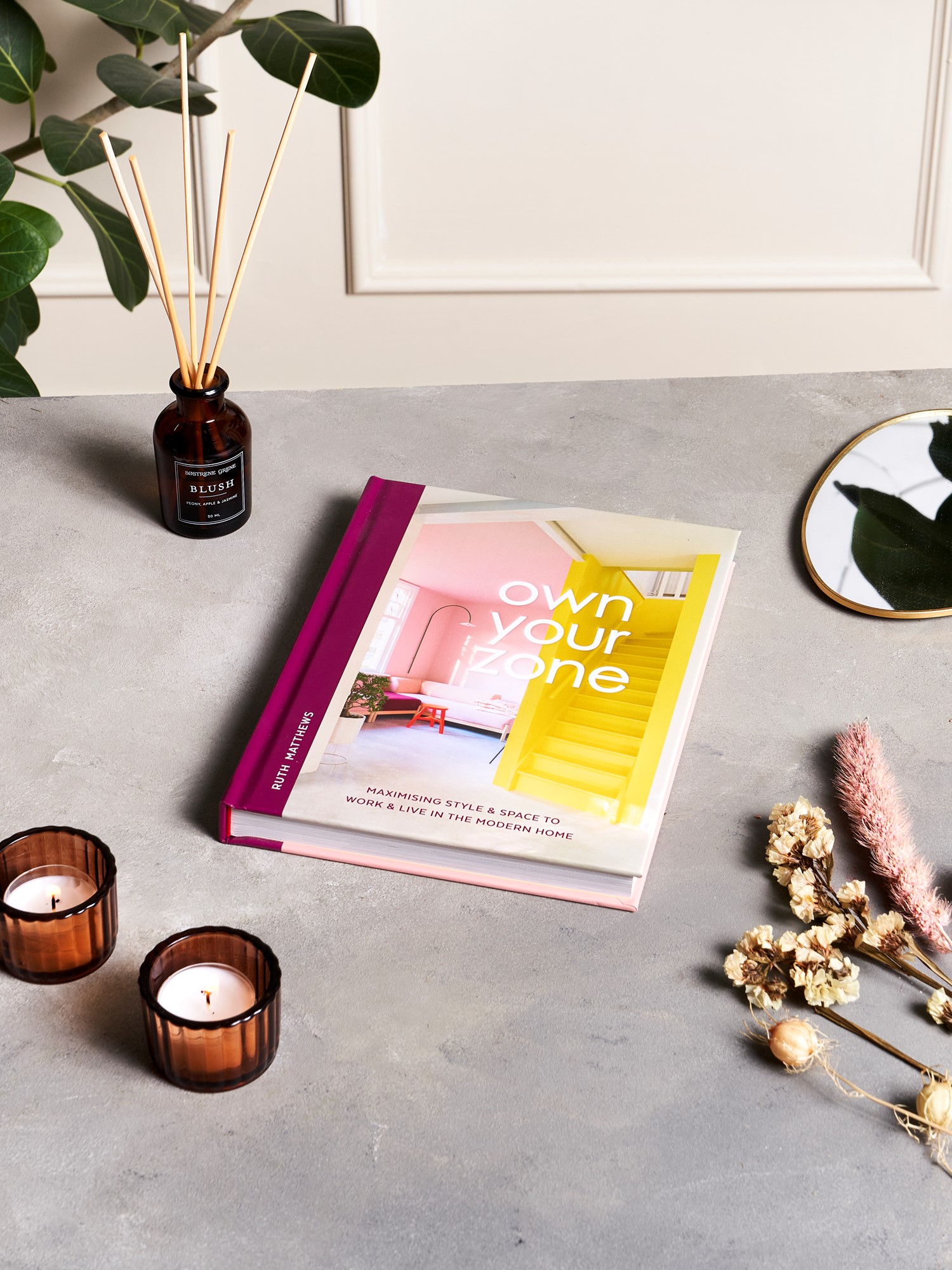 Own your Zone | Hardcover. Engelsk. 18 x 2 x 23,5 cm. 192 sider. | Multi | New Mags