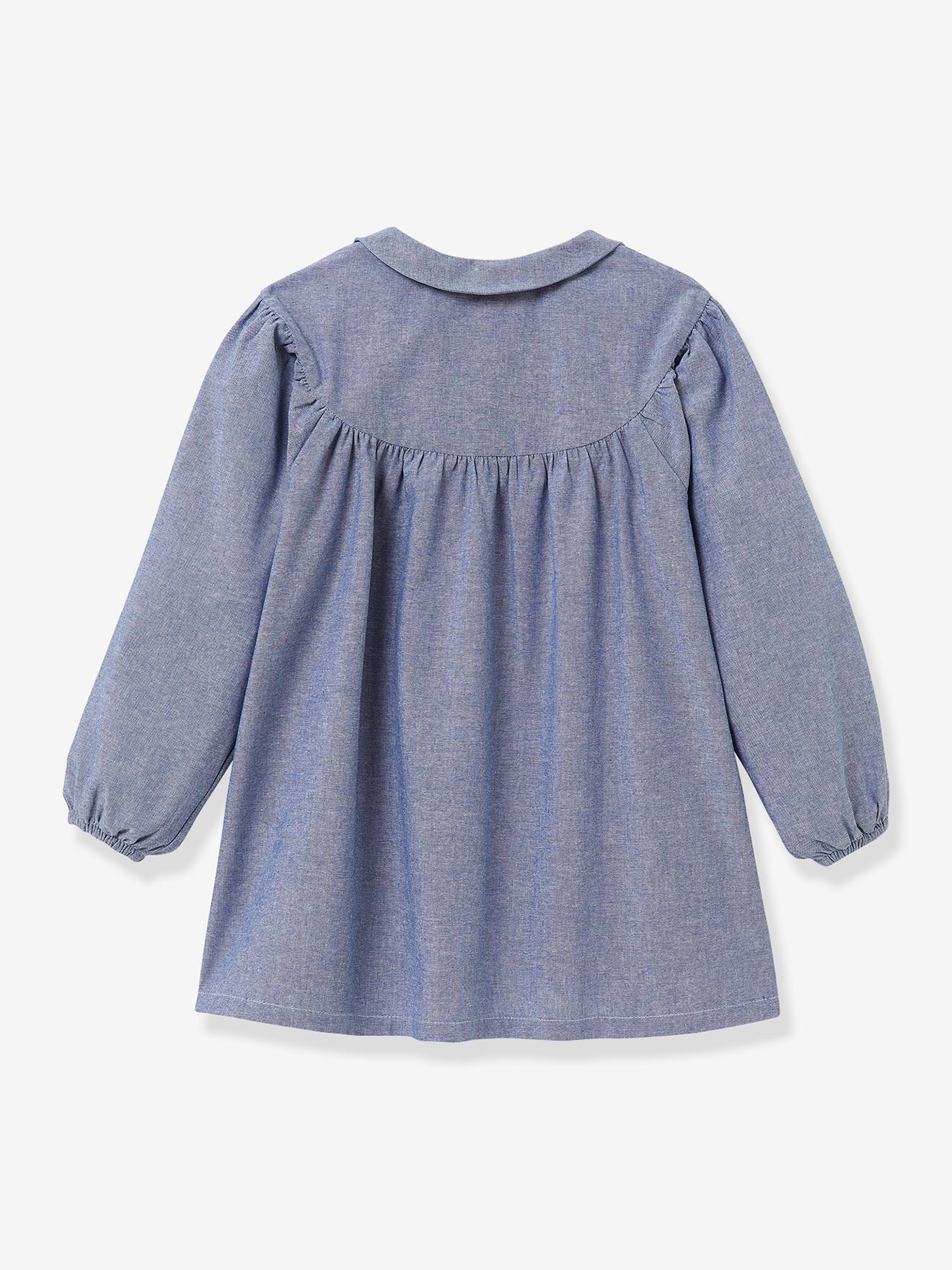 Vestido infantil Cyrillus com gola Peter Pan, em chambray azul.