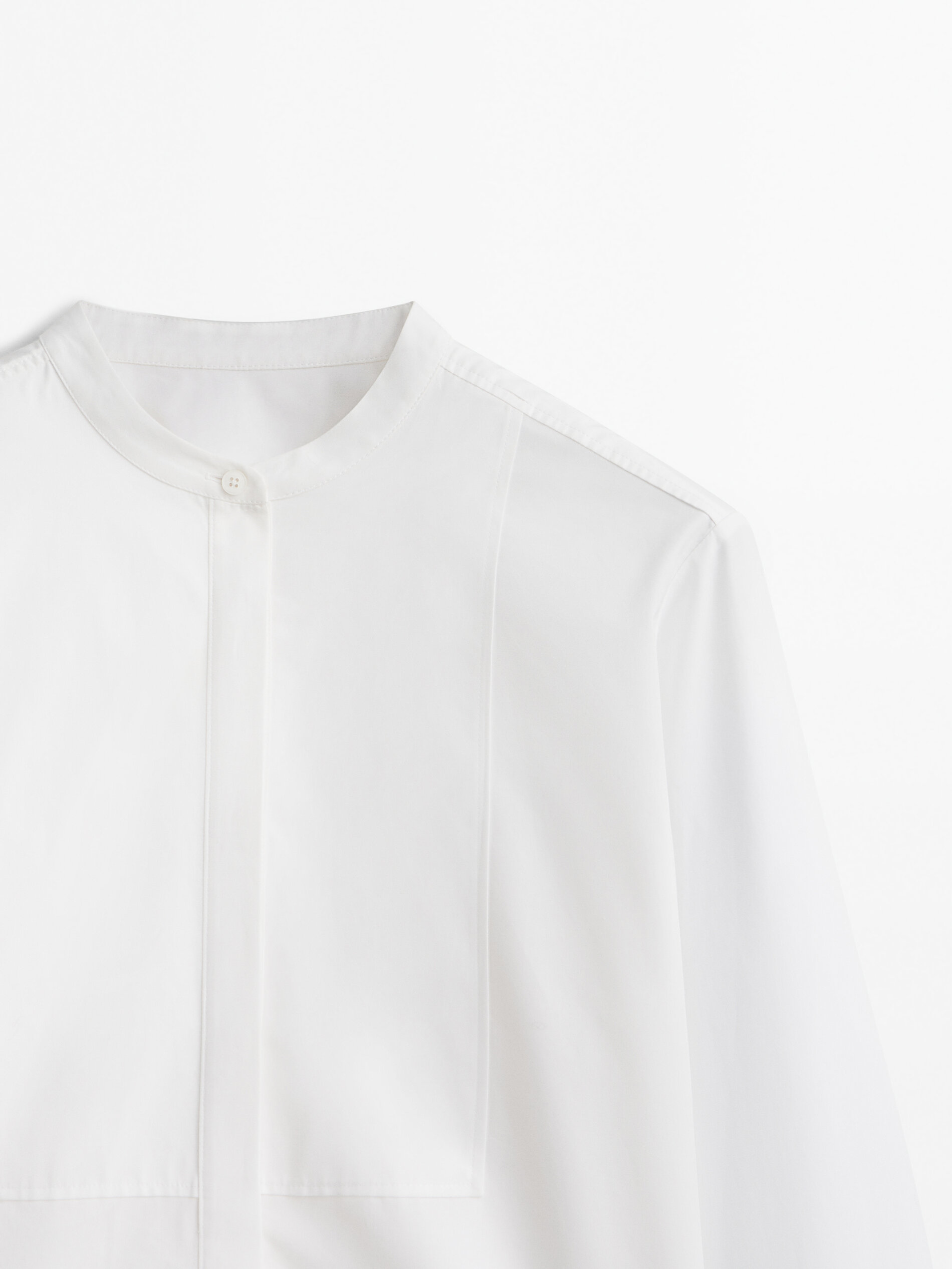 Camisa de popeline com gola mandarim e peitilho - BRANCA