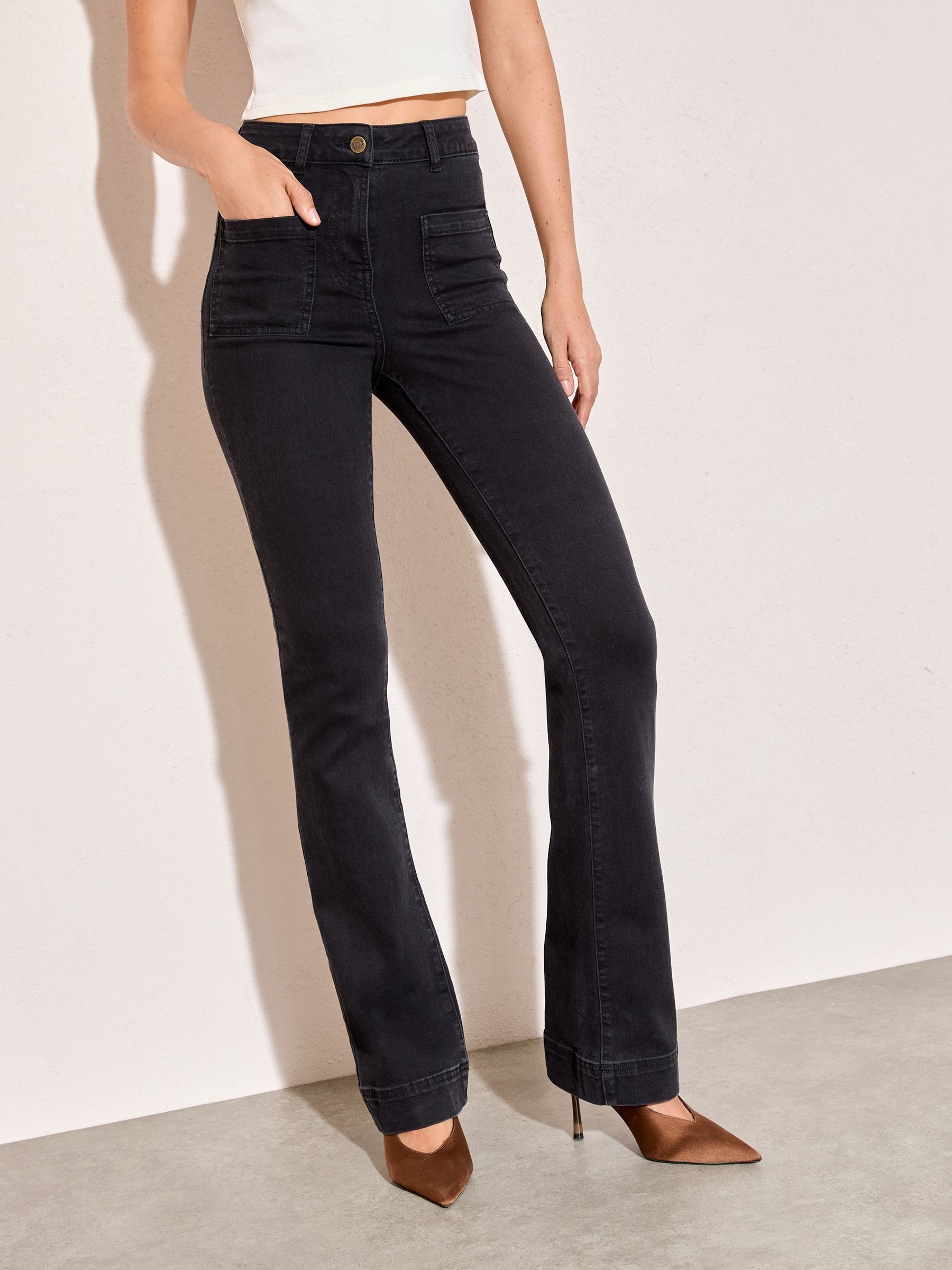 Zwart - Friends Like These jeans met zakken, hoge taille en uitlopende pijpen
