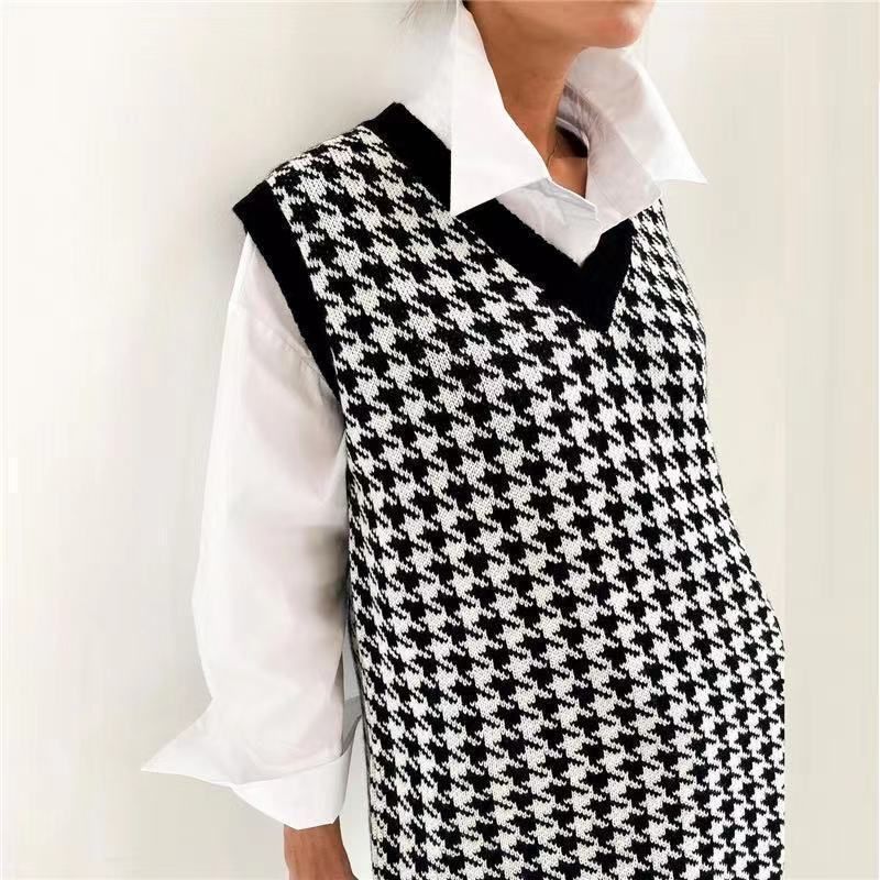 Astromeria - V-hals pied-de-poule print losvallend gebreid vest