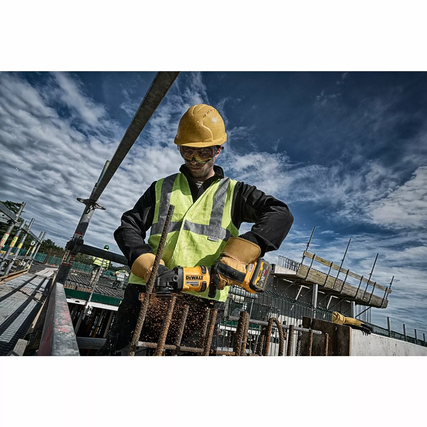 DeWALT DCG418NT-XJ 54V Li-ion FlexVolt Accu Haakse Slijper body in TSTAK koffer - 125mm