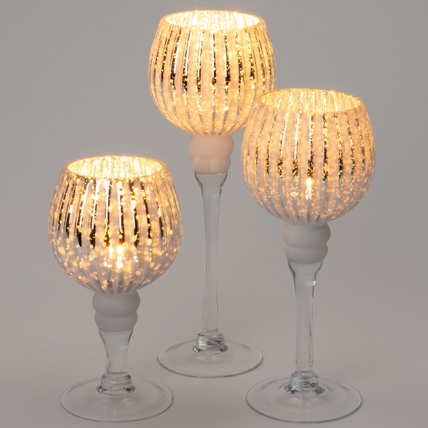Intratuin waxinelichthouder op voet Elin wit / zilver D 11 H 30 cm