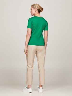Camiseta Slim Fit com Decote em V e Textura Canelada