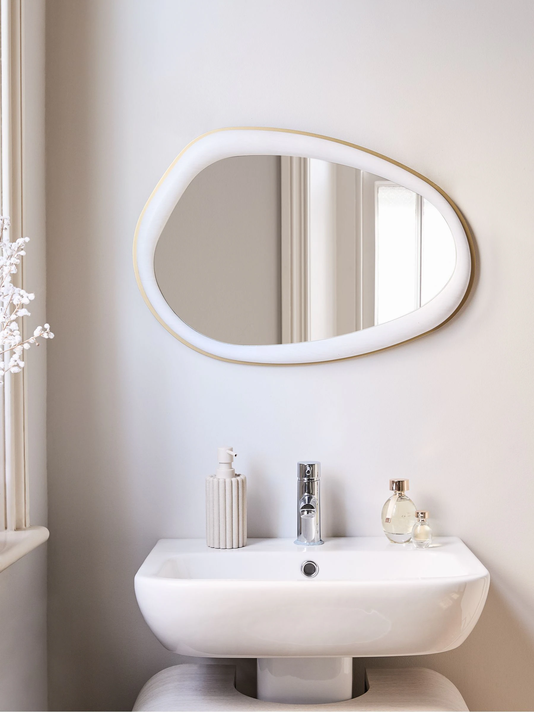 Mia Pebble Bathroom