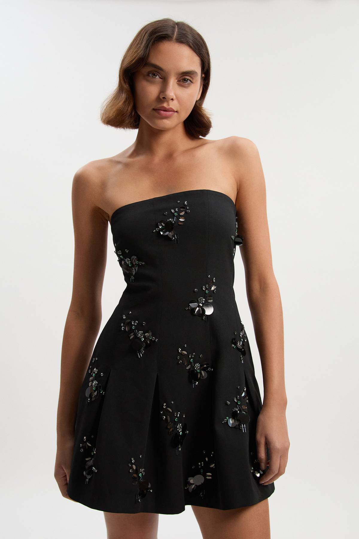 KarenMillen Robe Mini Bustier Ajustée Petite Ornée de Sequins et Cristaux en Grappe
