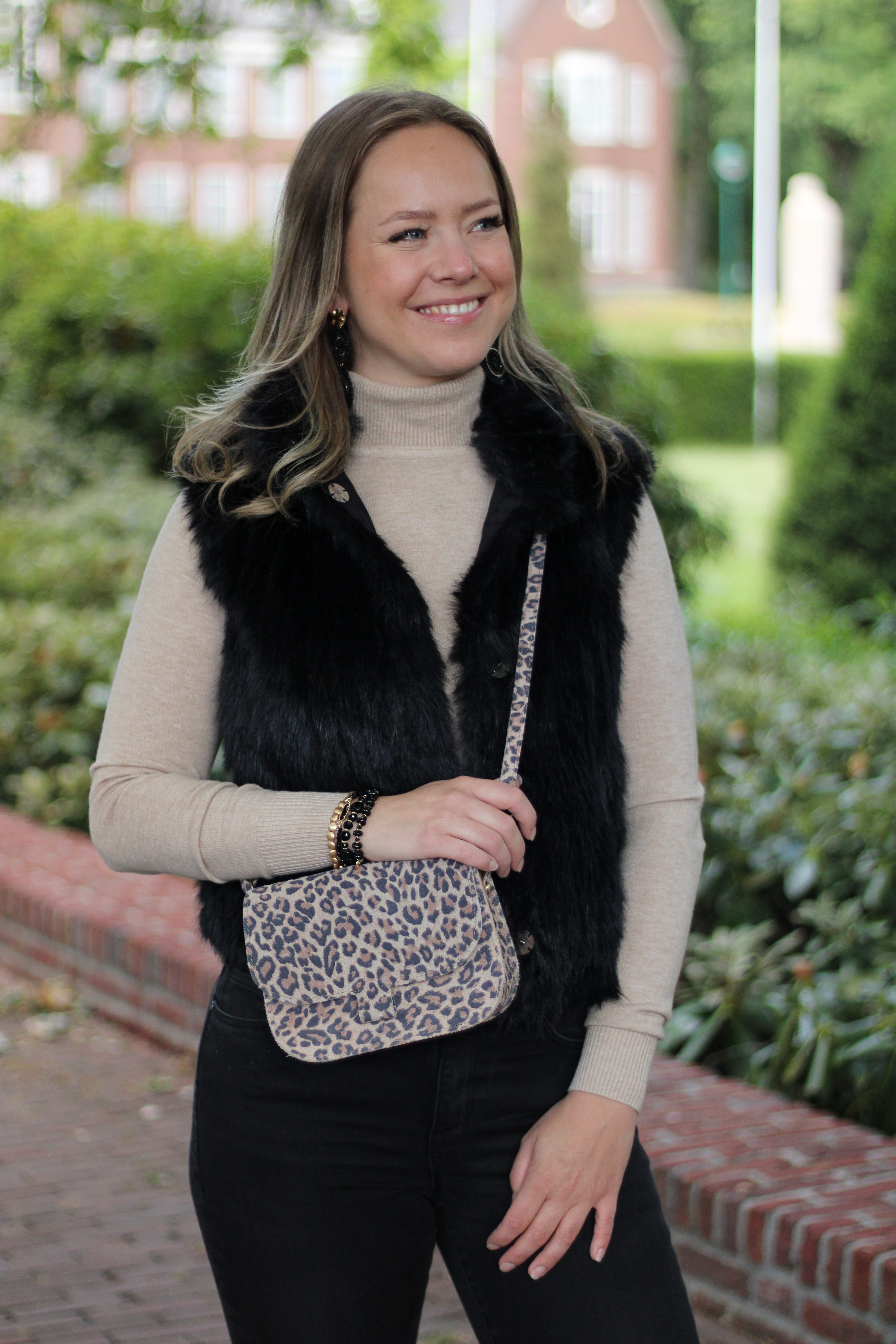 Rino & Pelle - Dava Gilet With Closure - Black