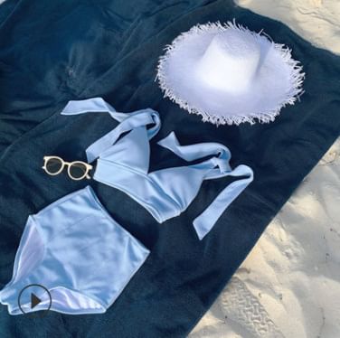 CosmoCorner - Set: Effen bikinitop met strikbandjes en broekje