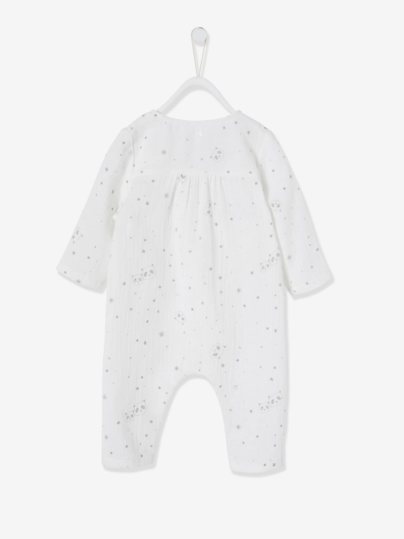 Macacão infantil em chiffon de algodão branco claro com estampa e decote cruzado.