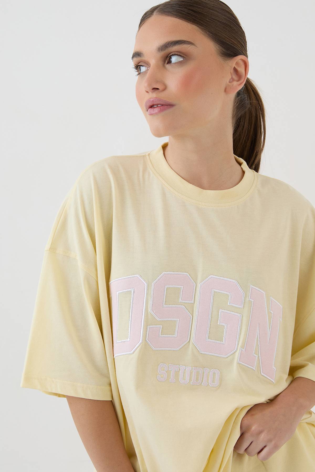 T-shirt Oversize À Appliqué Collégial Dsgn Studio
