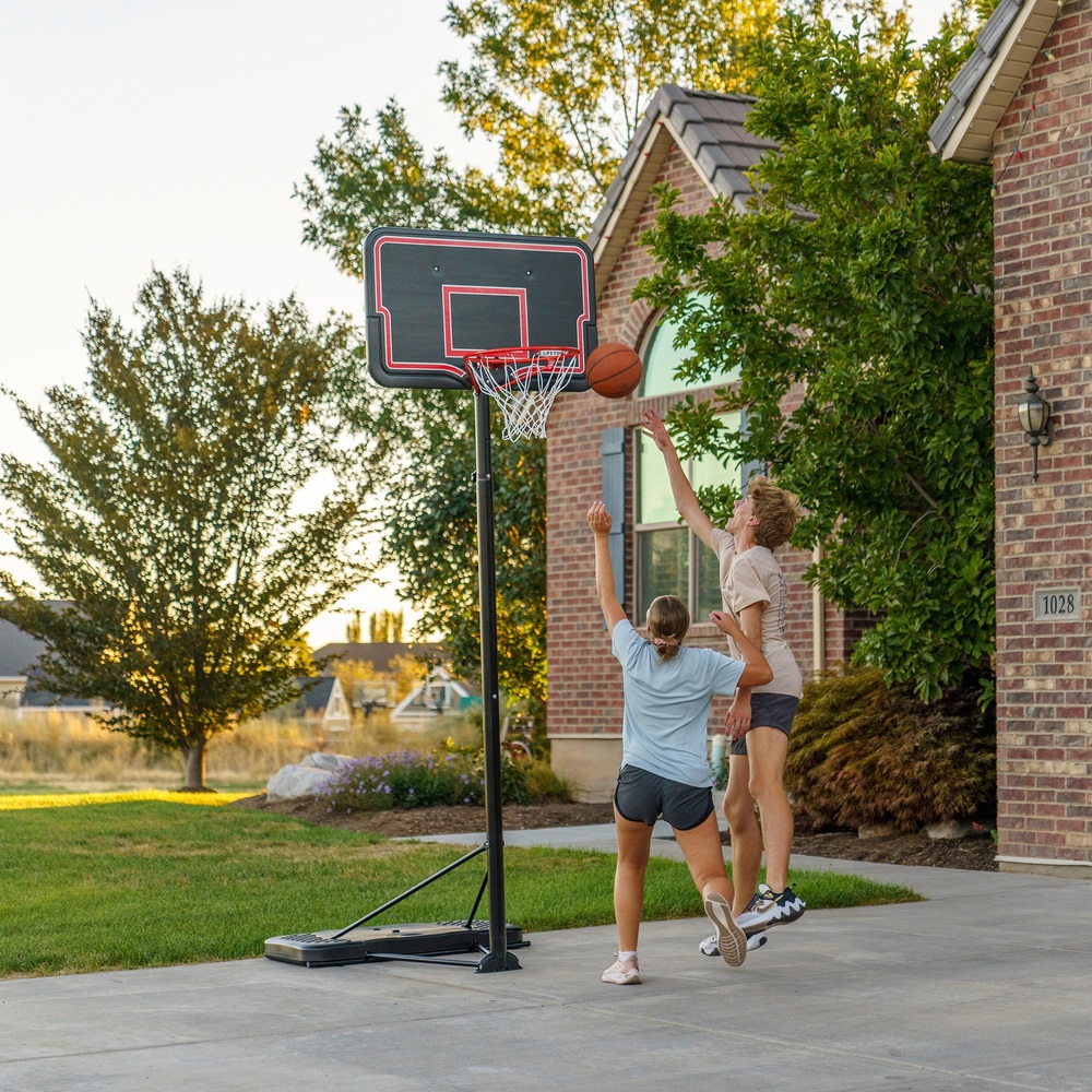 Lifetime Streamline Tragbarer Basketballständer 2,2 m bis 3,05 m
