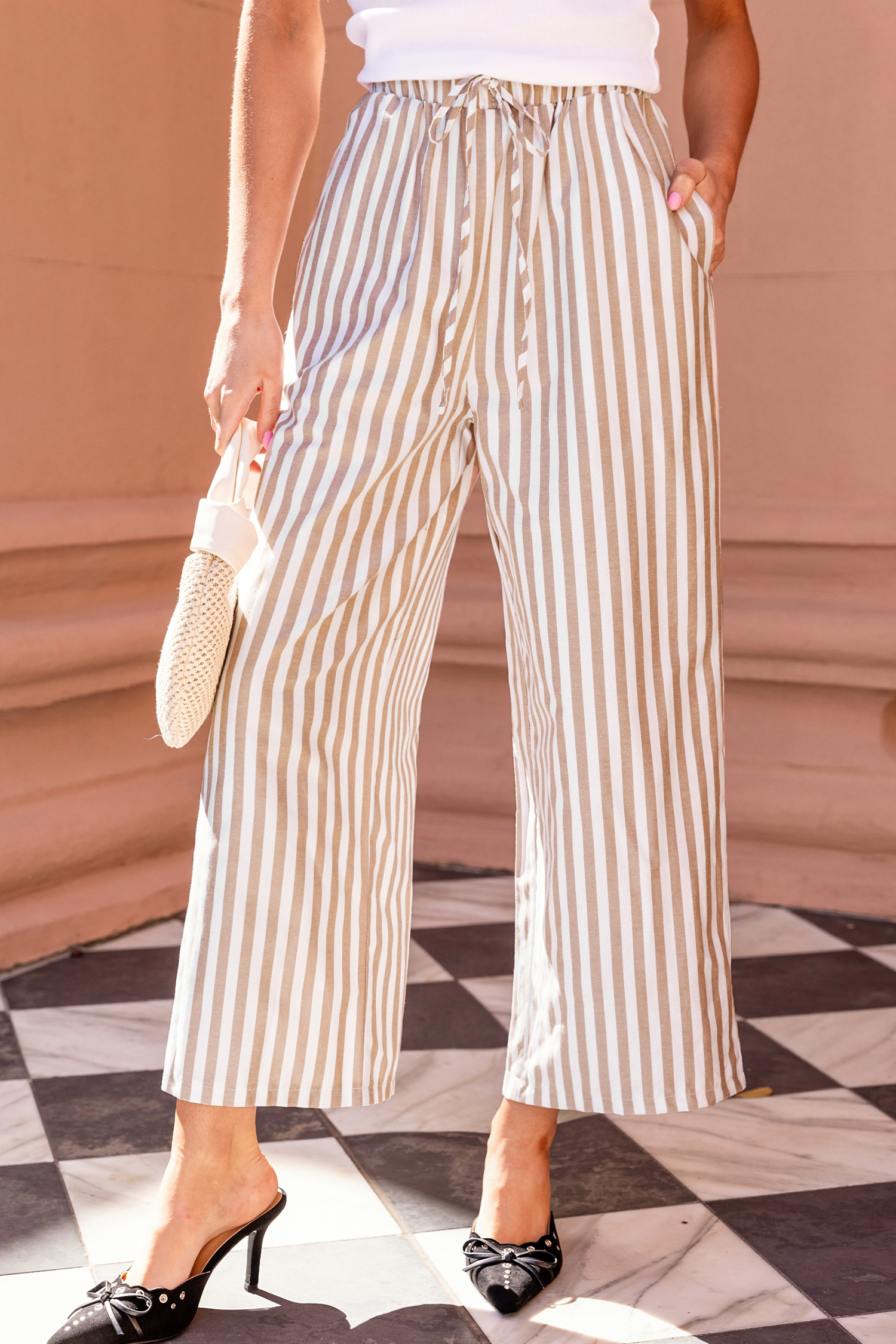 Pantalon large avec nœud papillon à rayures