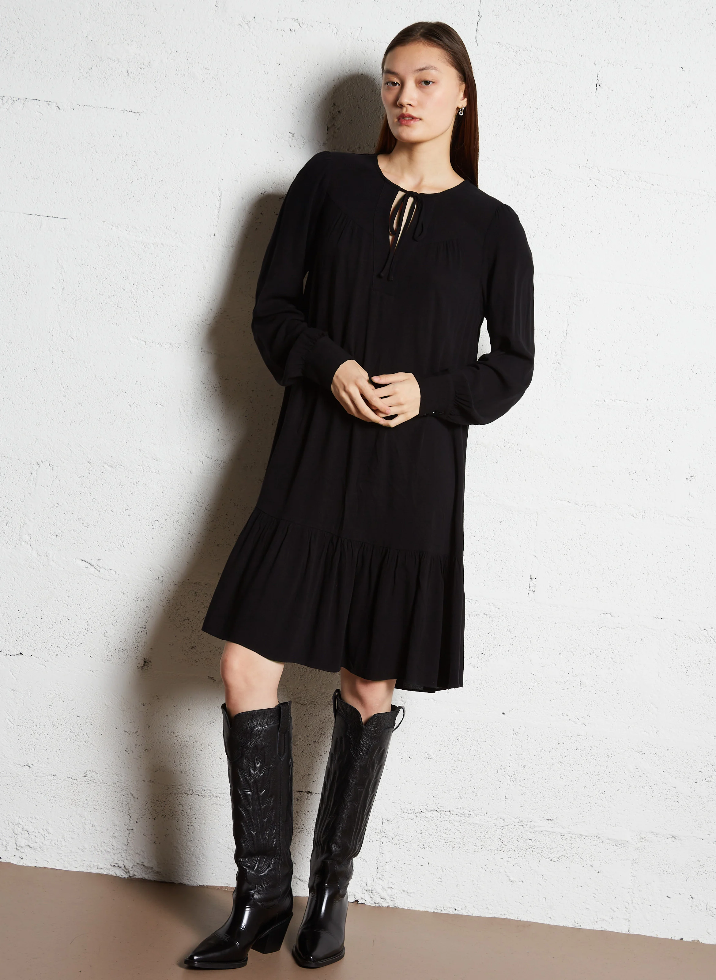 ROLEANE - Robe courte à manches longues | Noir