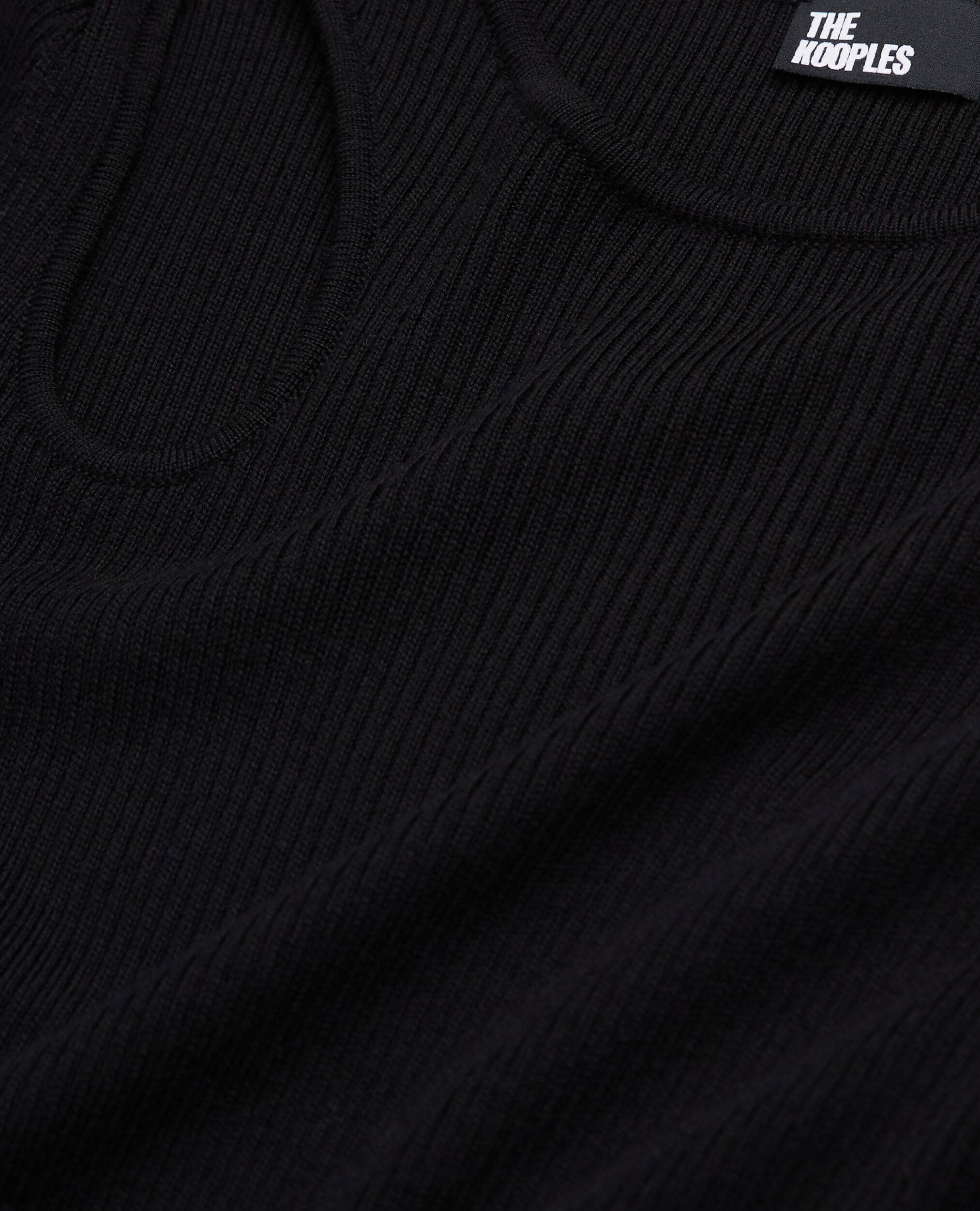 Robe courte en maille noire