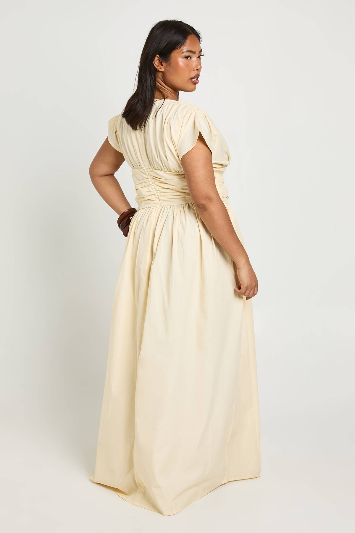 boohoo Robe Longue Cintrée À Détail Froncé Plus