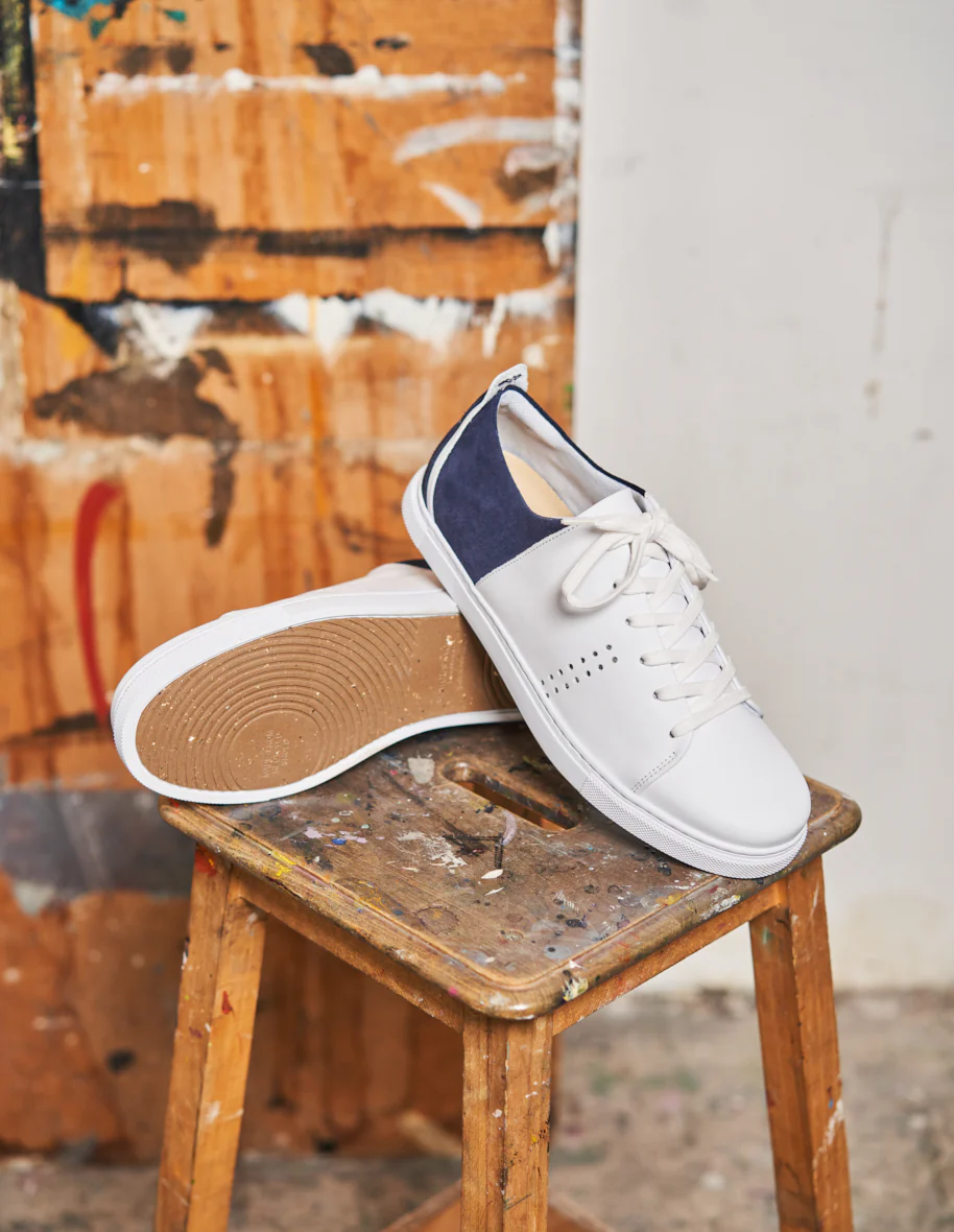 Baskets basses René - Cuir Blanc et Daim marine VP