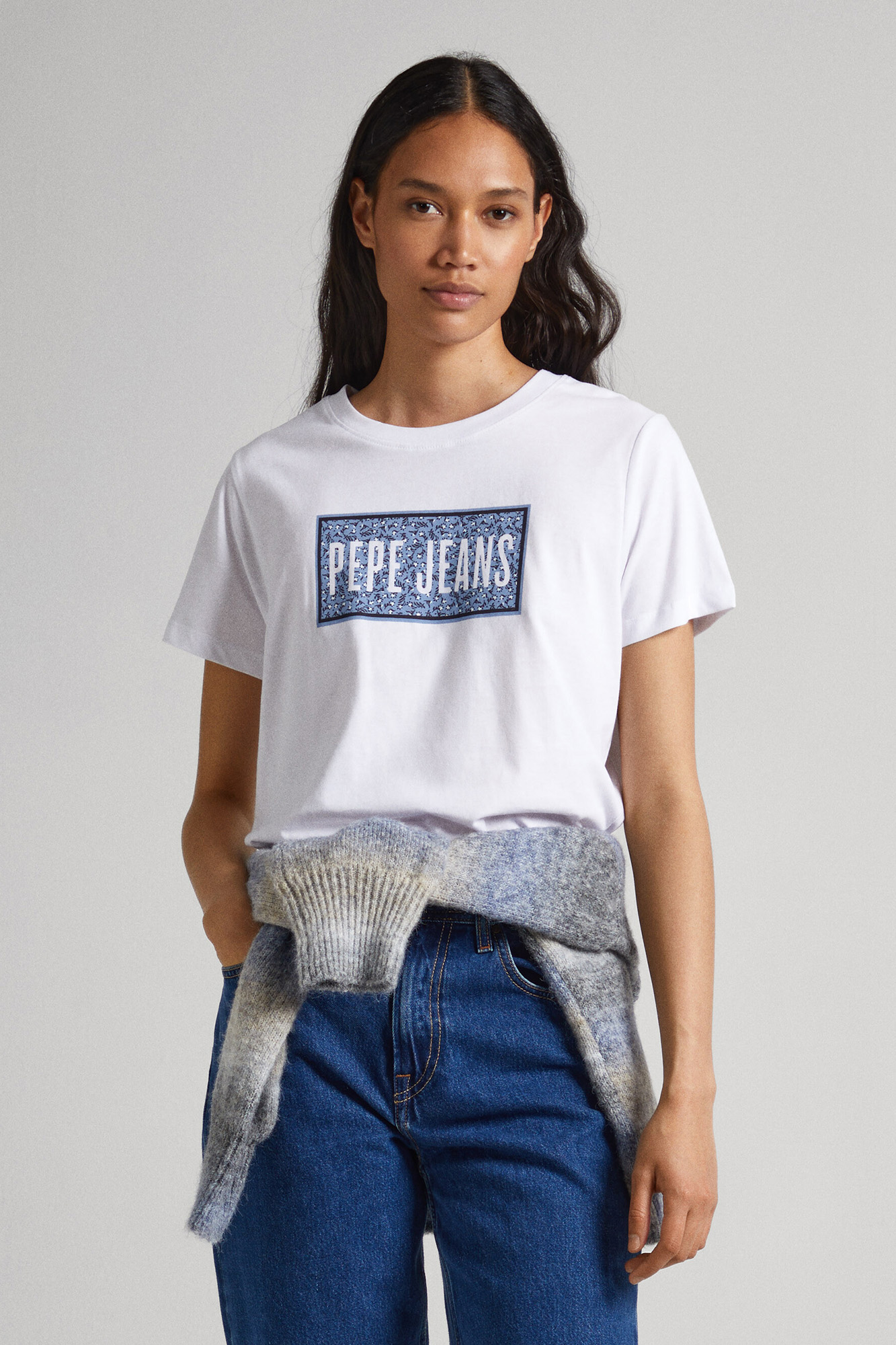 Camiseta com estampa de logotipo