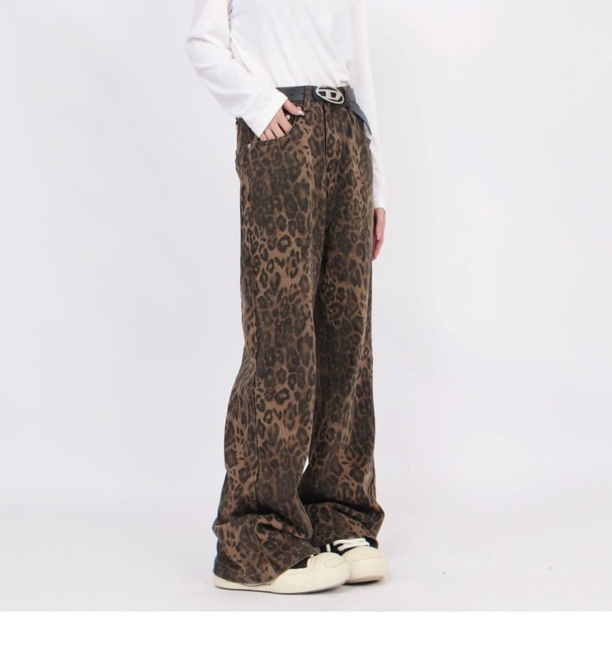Derbundy - Middelhoge luipaardprint jeans met rechte pijpen