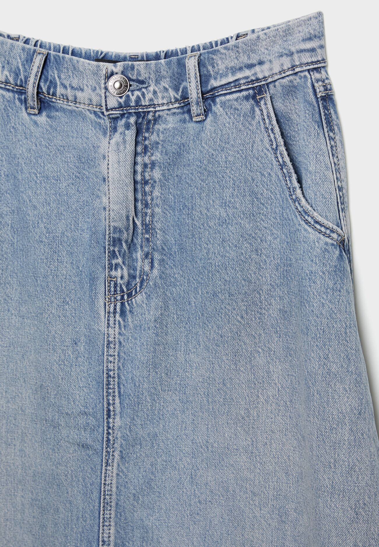 Saia jeans fluida em camadas