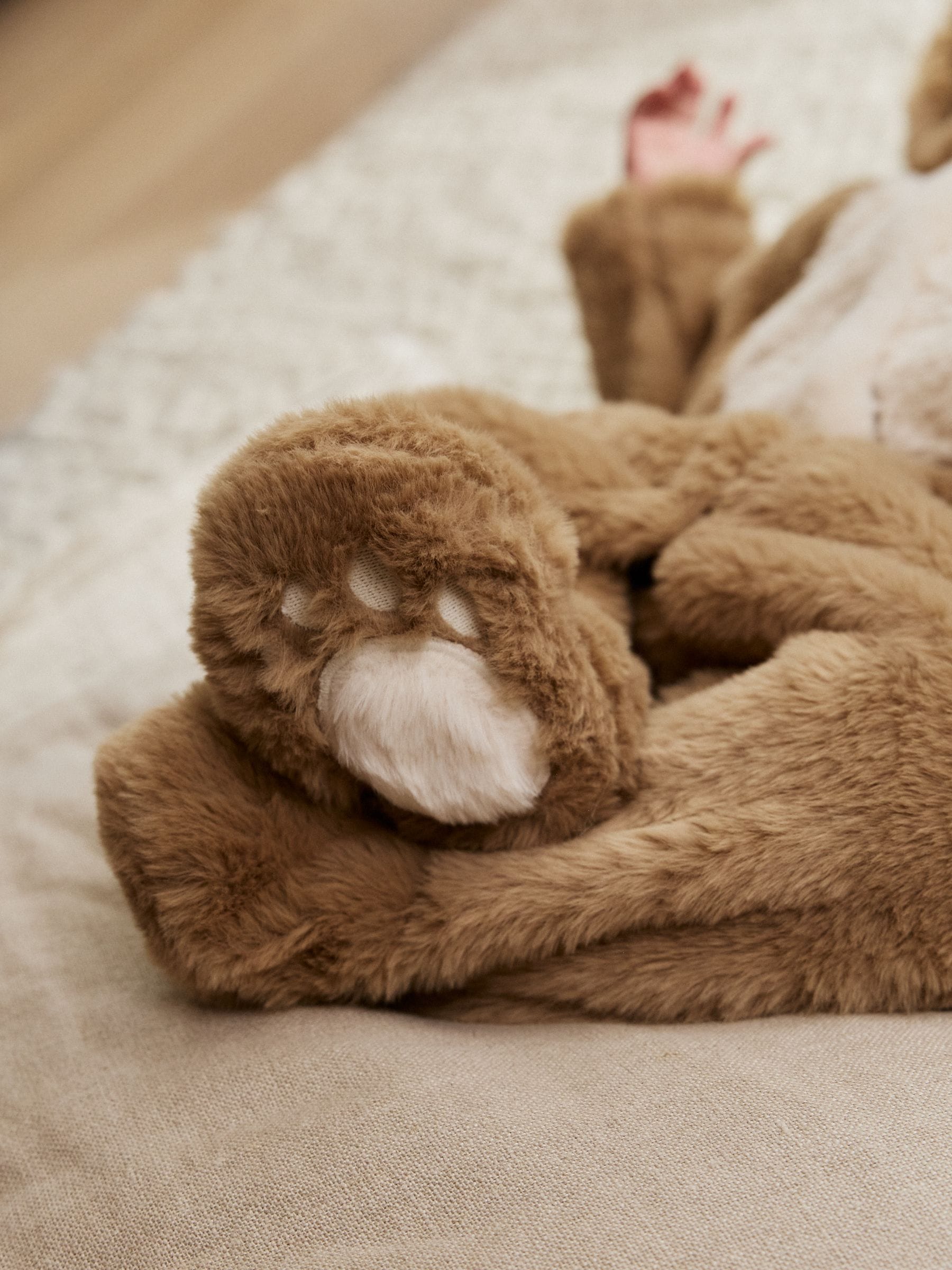 Bruin met beer - Babypakje met capuchon van imitatiebont