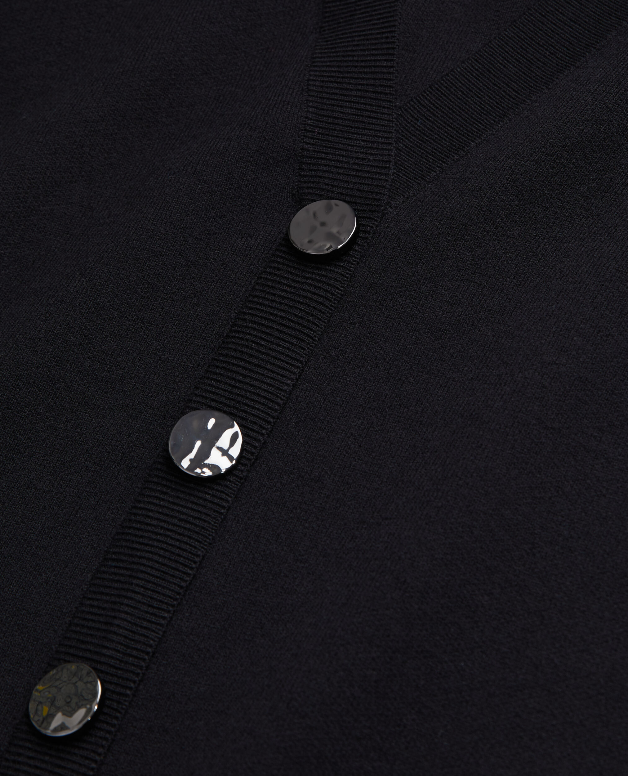 Ecru sweater with buttoning on the back