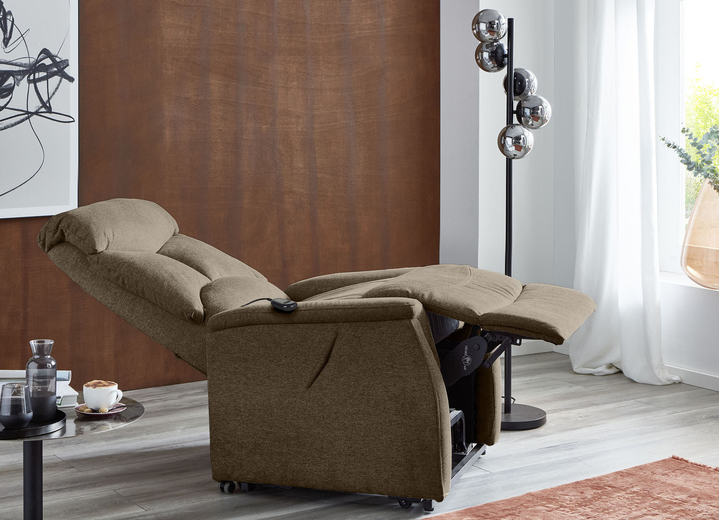 TV-Sessel mit Motor und Aufstehhilfe