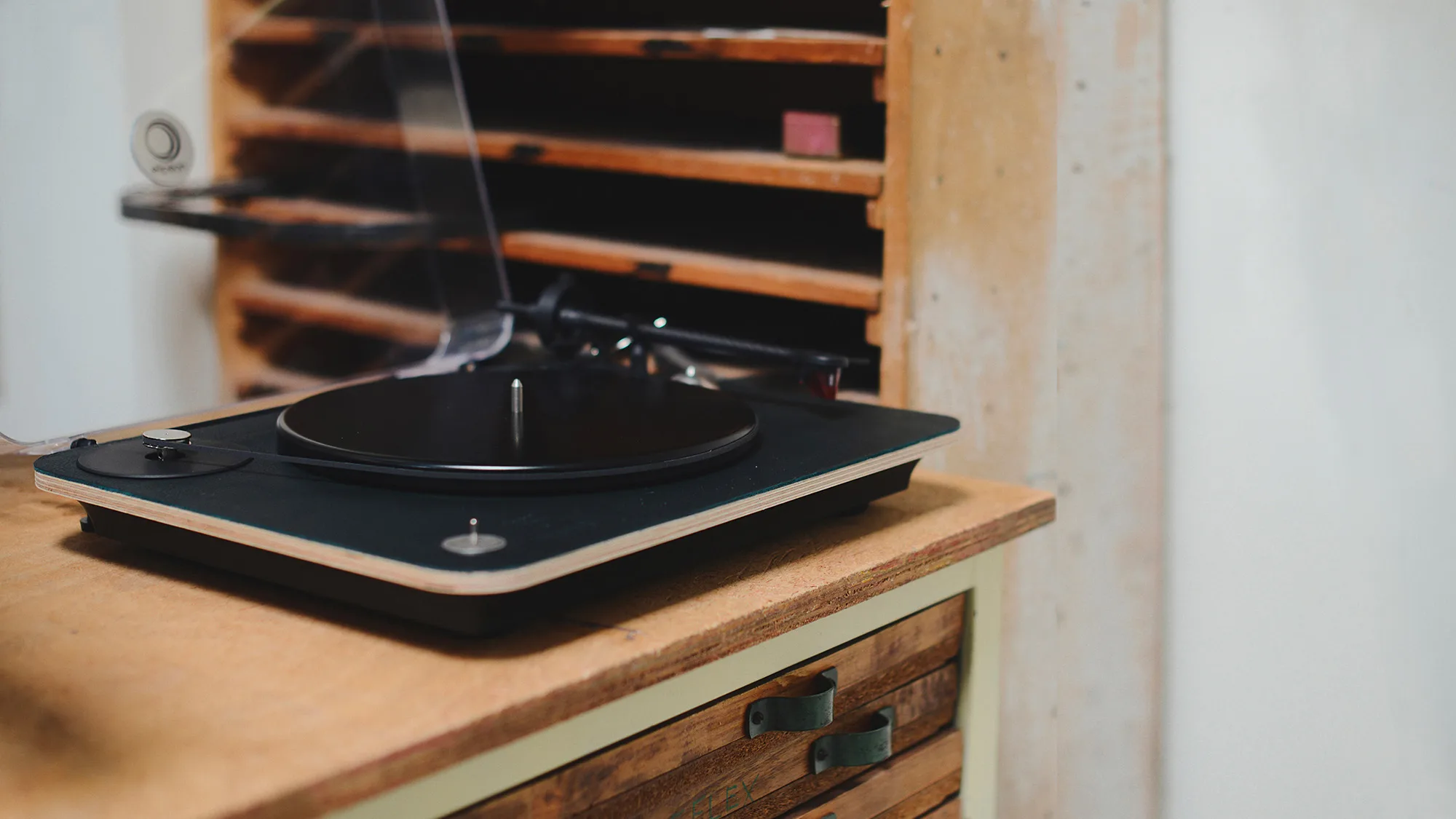 Elipson Chroma Paon RIAA BT Bleu de Chauffe - Édition numérotée Platines vinyle hi-fi