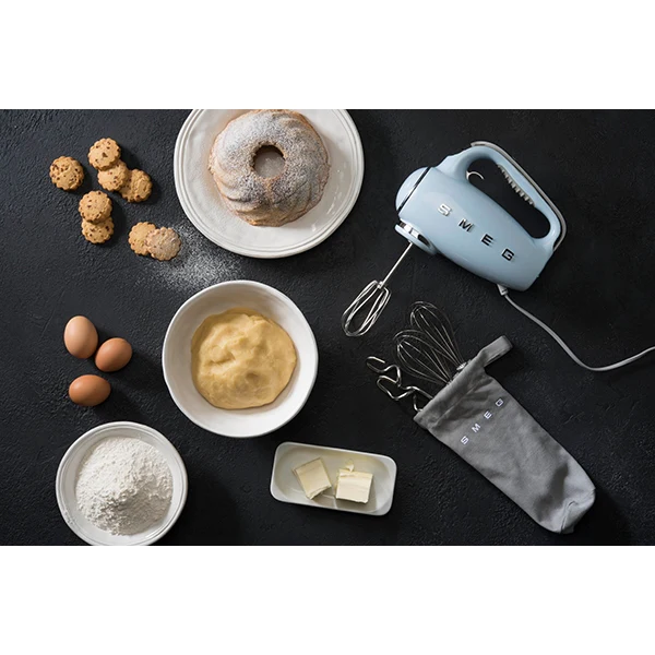 Batteur à main 9 vitesses 250 W HMF01PBEU bleu azur Smeg