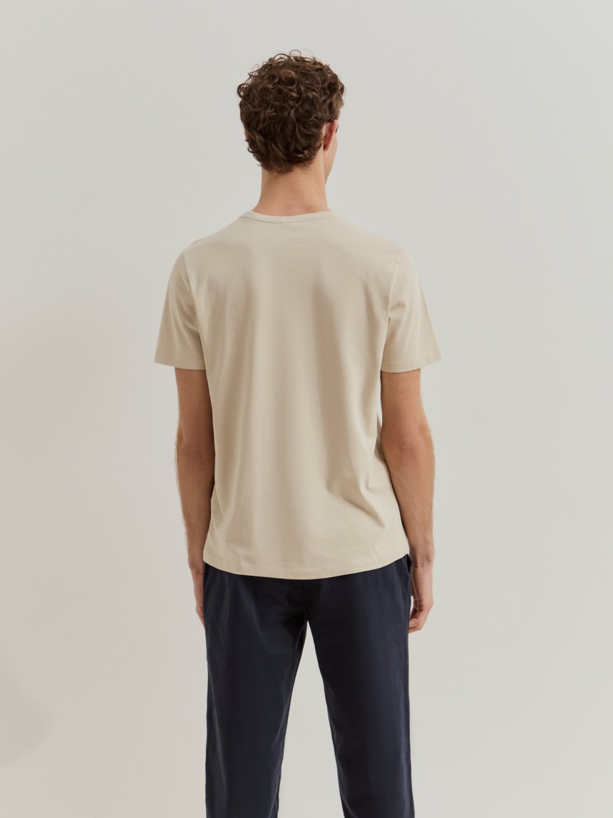 T-shirt básica em algodão