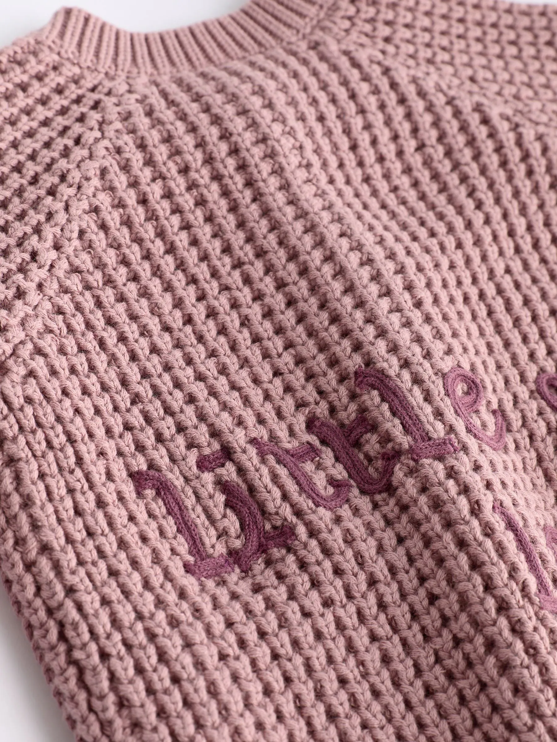 Roze - Gebreid babyvestje met geborduurde slogan op de rug (0mnd-2jr)