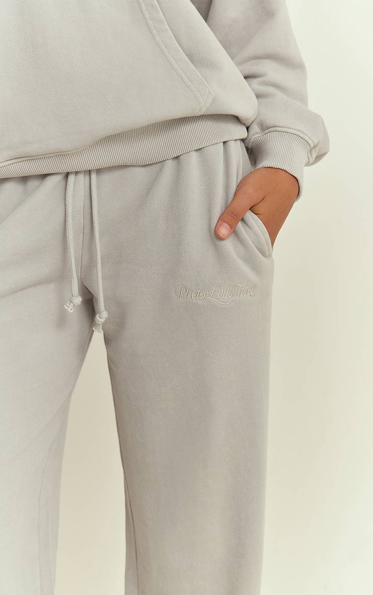Gris Clair Jogger Droit Plt En Molleton Délavé À L'acide Avec Broderie