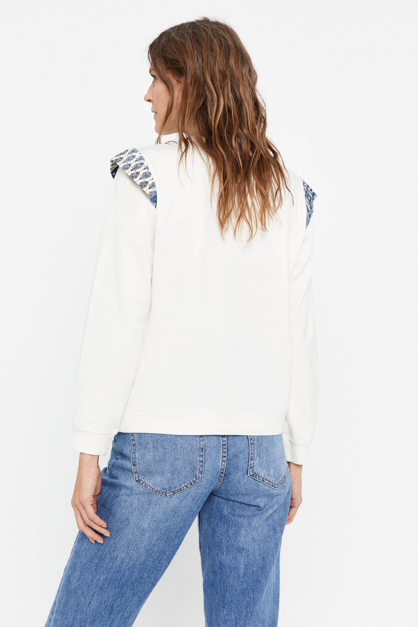Blusa de moletom plissada estampada com estampa de lenço - Marfim