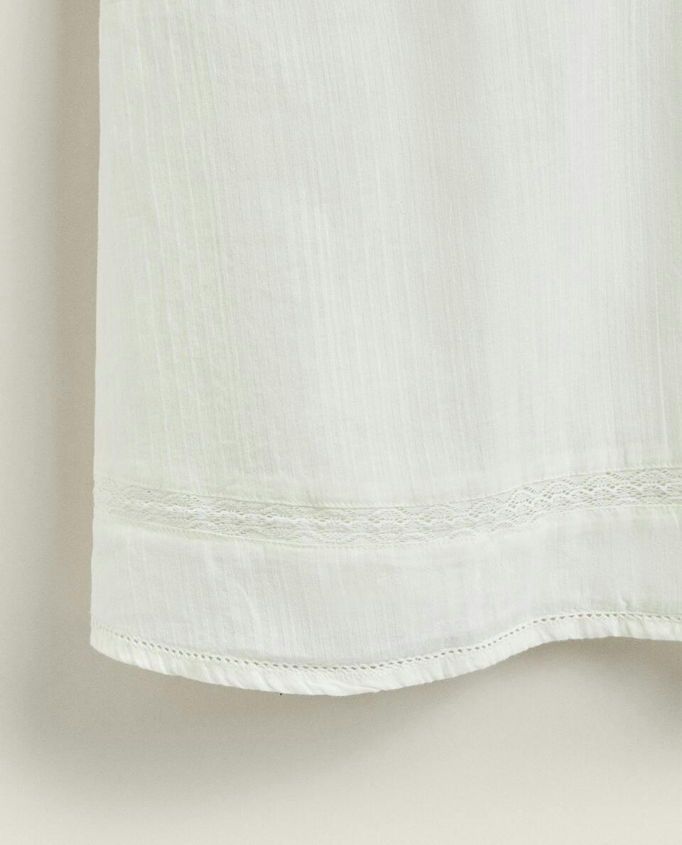 BLUSA COM DETALHES EM RENDA