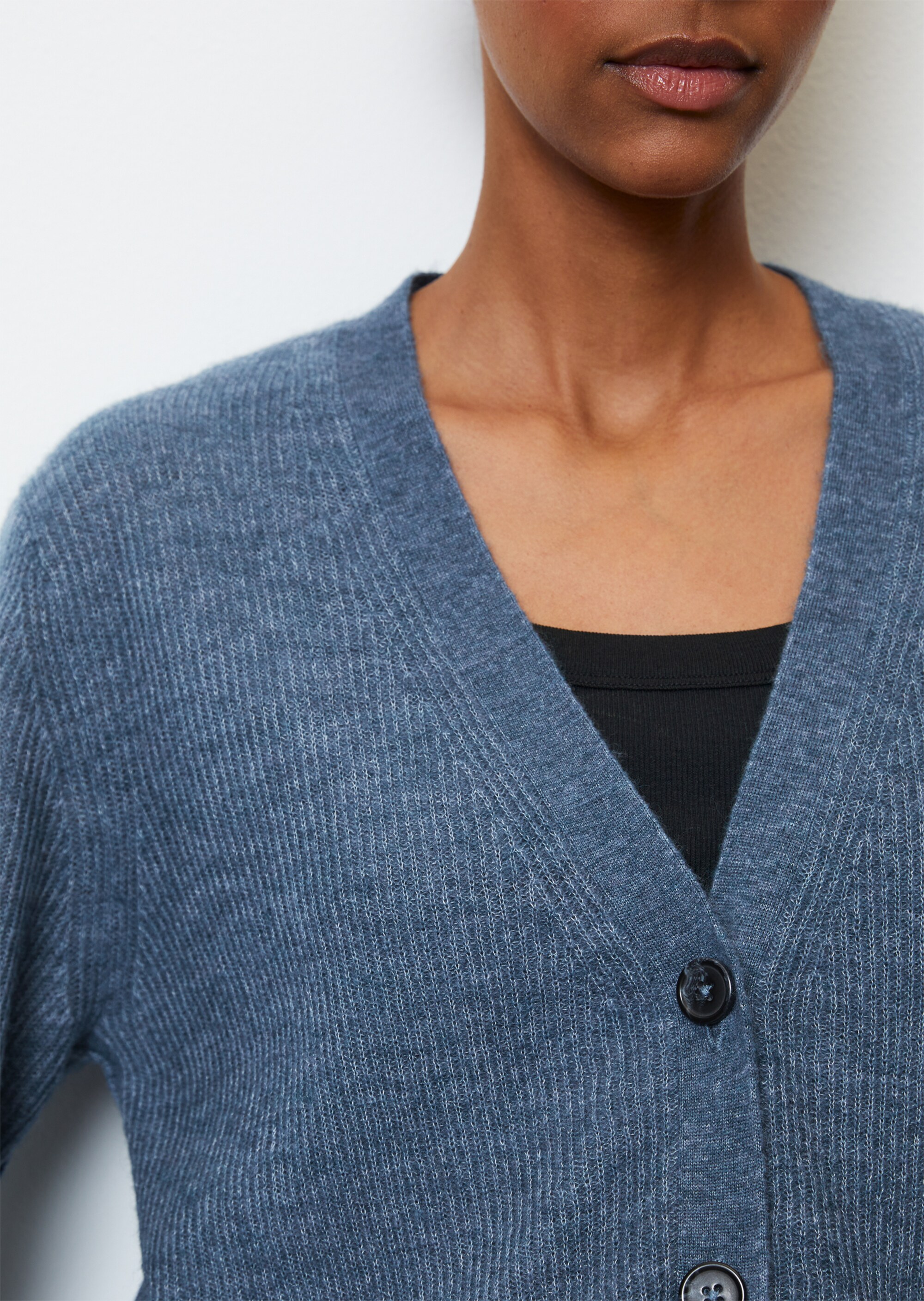 Zart gestrickter V-Neck-Cardigan loose aus Wolle-Alpakawolle-Mix