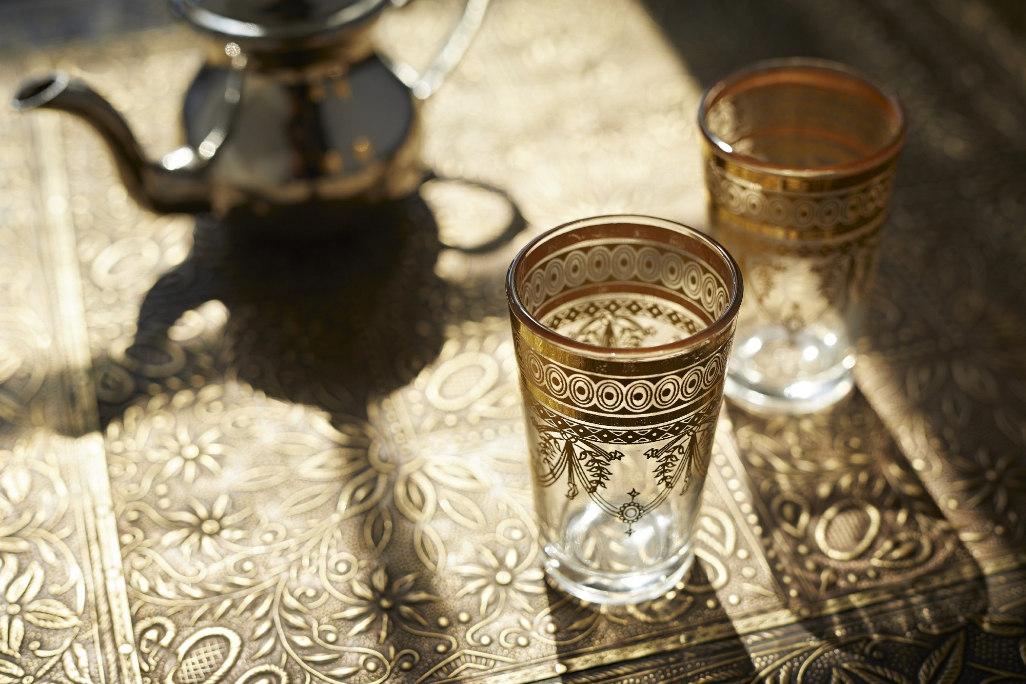 Teeglas mit Goldverzierung, gold, H 9 cm, Ø 5 cm zu 4,40