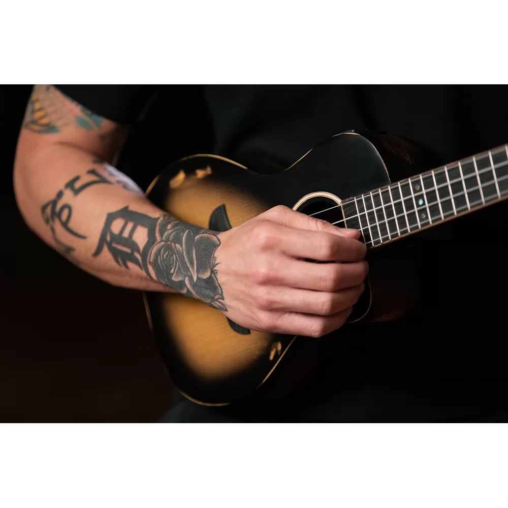 Ortega DSSUITE-UKE The Private Room Tobacco Burst E/A concert ukelele met gigbag