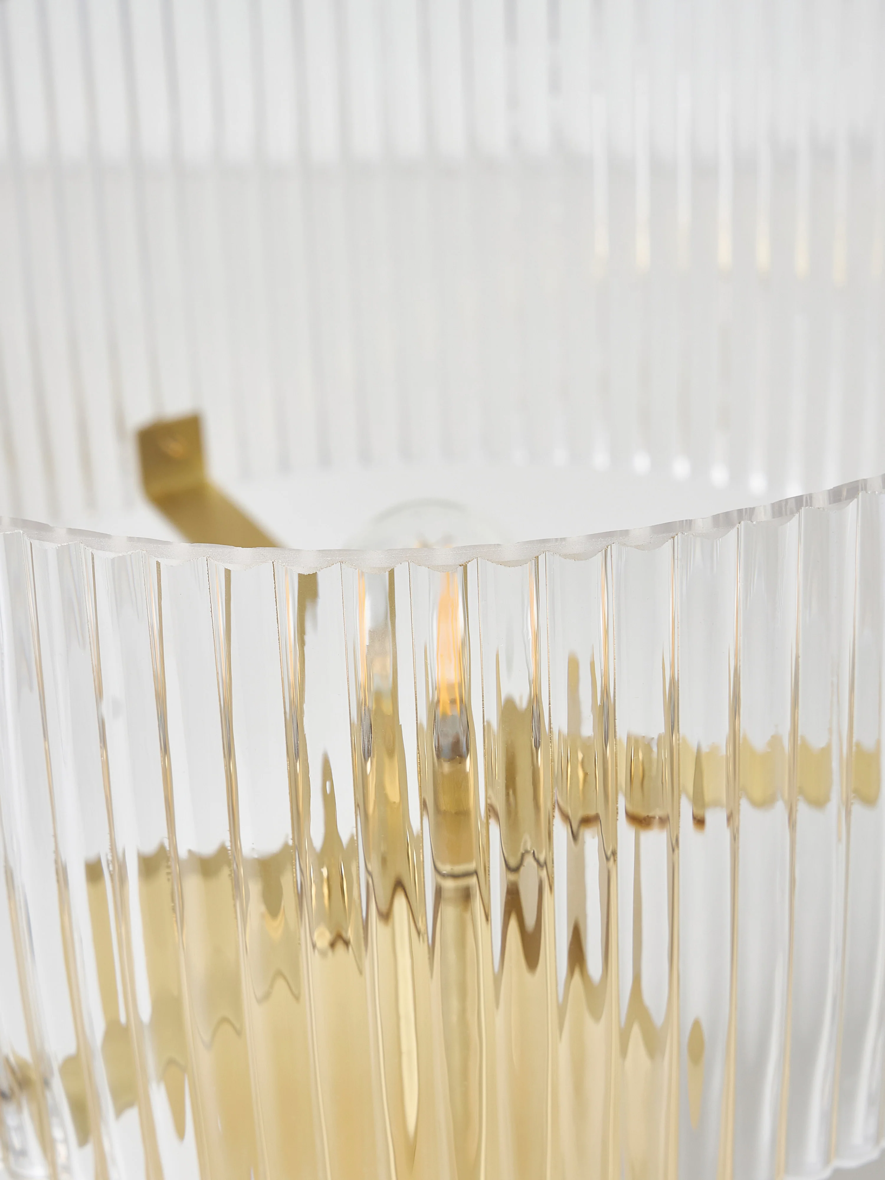 Tafellamp met geribbeld glas Emmi