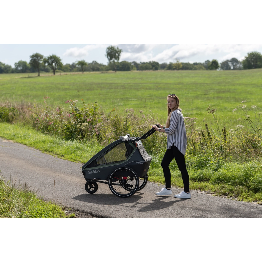 Qeridoo® Kinderfahrradanhänger Kidgoo2 Ivy Green Kollektion 2023