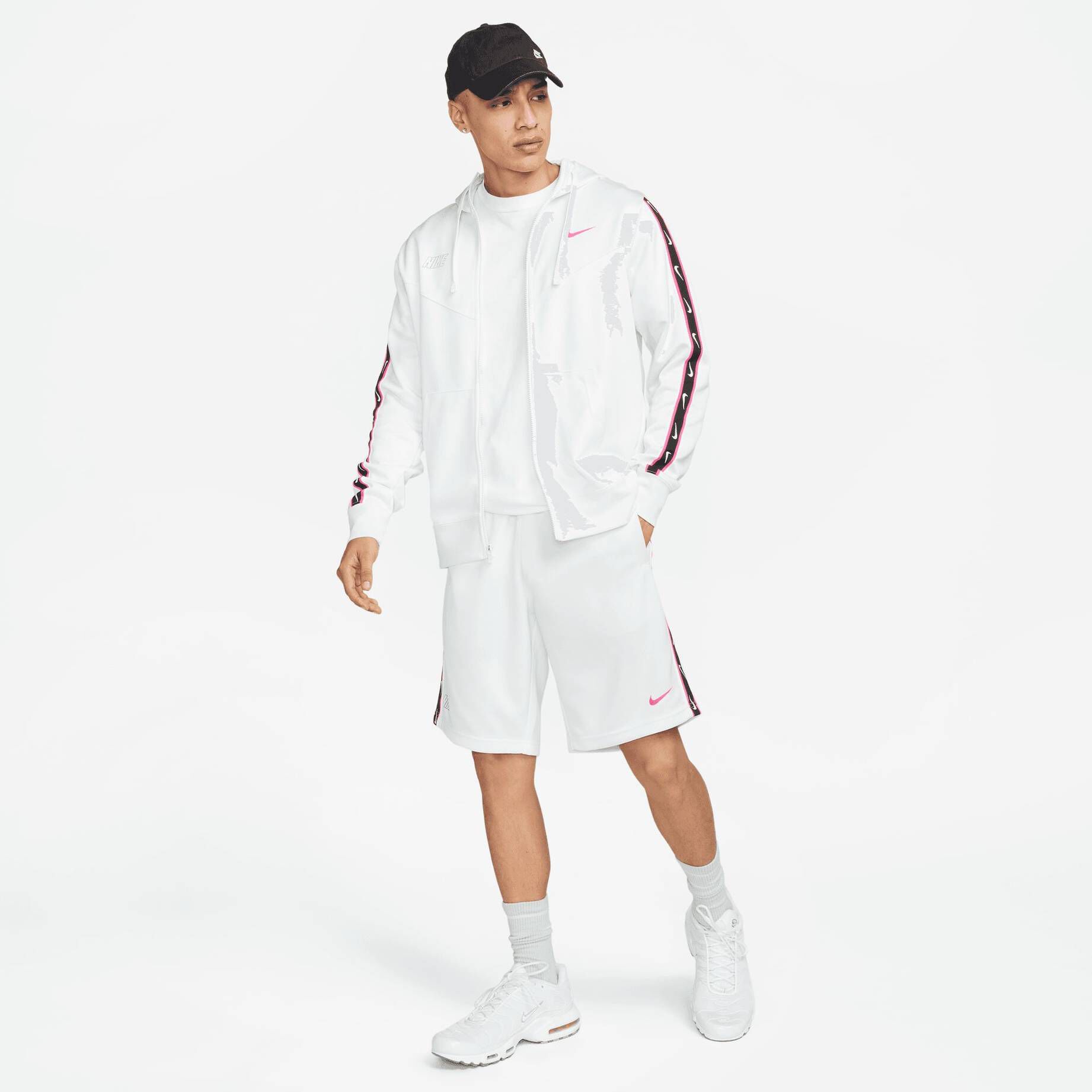 Nike Sportswear| Herren Shorts REPEAT