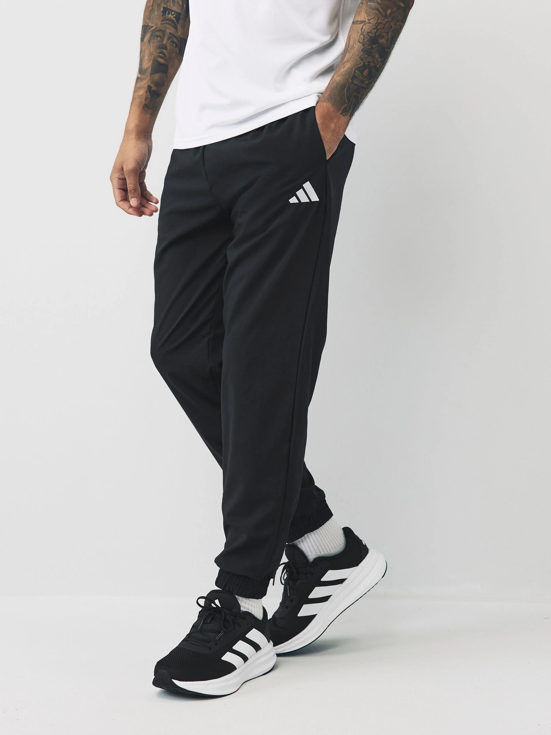 Zwart - adidas Essentials Small Logo Stanford Joggers