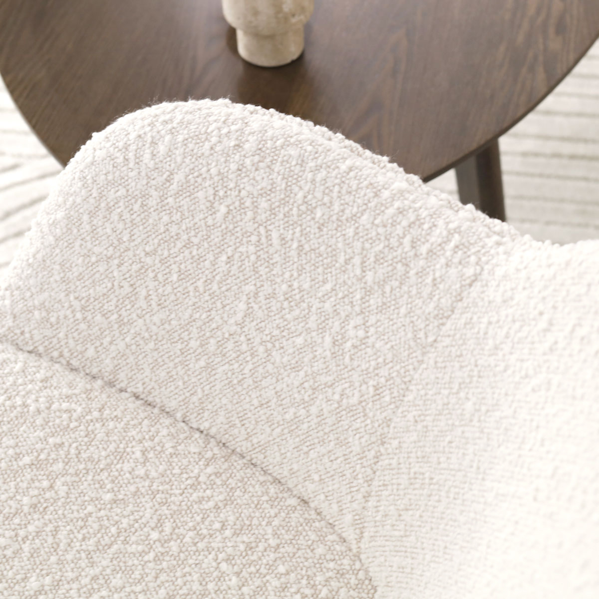 Eetkamerstoel Noa-Mare bouclé beige - wit onderstel