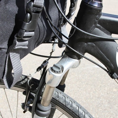 Transportador preto para animais de estimação para bicicleta